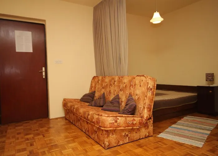 And With Parking Space - 6917 波雷奇