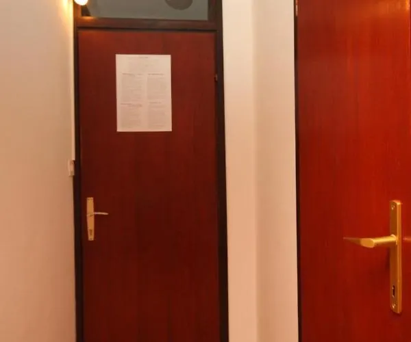 And With Parking Space - 6917 招待所 3*