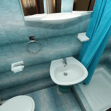 And With Parking Space - 6917 Guest house 3*